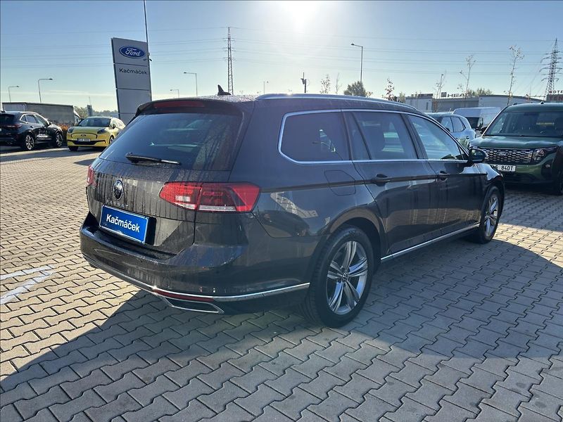 Volkswagen Passat 2,0 TDI 147kW Elegance DSG - fotka 4 z 46