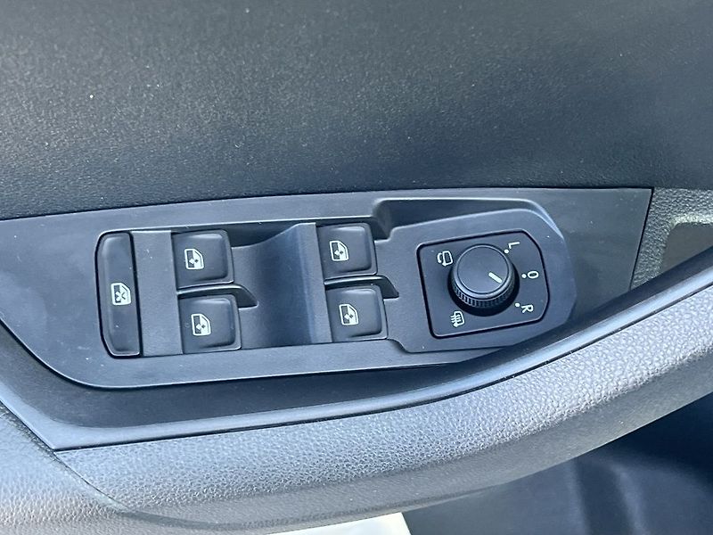 Škoda Karoq Sportline 1.5 TSI 110 kW - fotka 33 z 37
