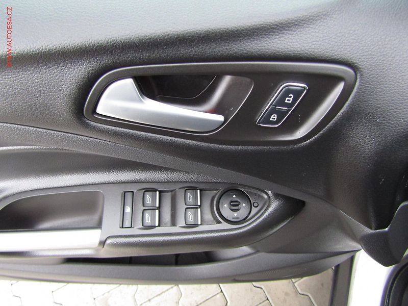 Ford Kuga (2015) 2.0 TDCi 4x4, Titanium - fotka 11 z 21