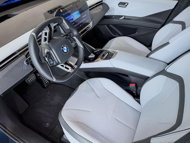 BMW iX3 50 xDrive - fotka 7 z 8