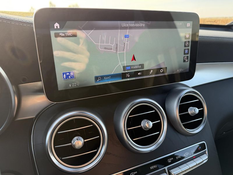 Mercedes-Benz GLC 63 AMG 4MATIC+ PANORAMA NAVI - fotka 20 z 38