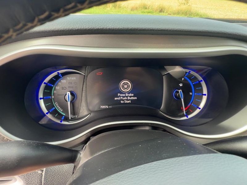 Chrysler Pacifica (2021) 3,6 Hybrid Plug Radar 360 2021 - fotka 16 z 19