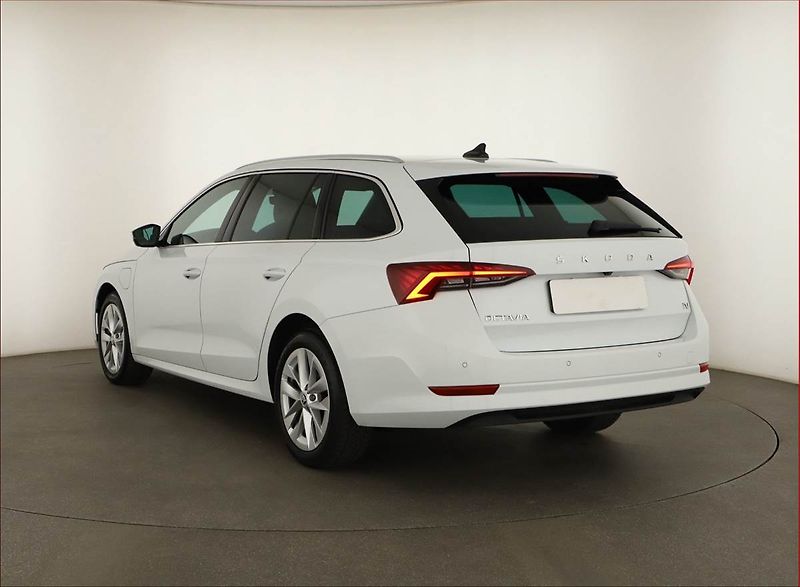 Škoda Octavia (2023) Style 1.4 TSI iV - fotka 4 z 22