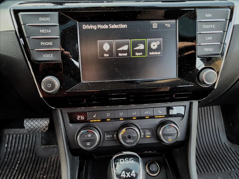 Škoda Superb 2,0 TDI,140kw,DSG,Panorama - fotka 30 z 50