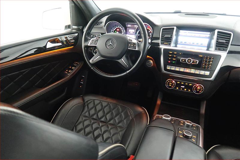 Mercedes-Benz GL (2015) 350 CDI - fotka 7 z 24
