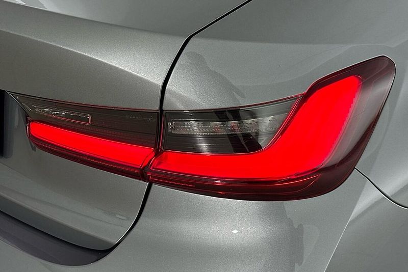 BMW Řada 3 řady 3 | 330d xDrive - fotka 5 z 27