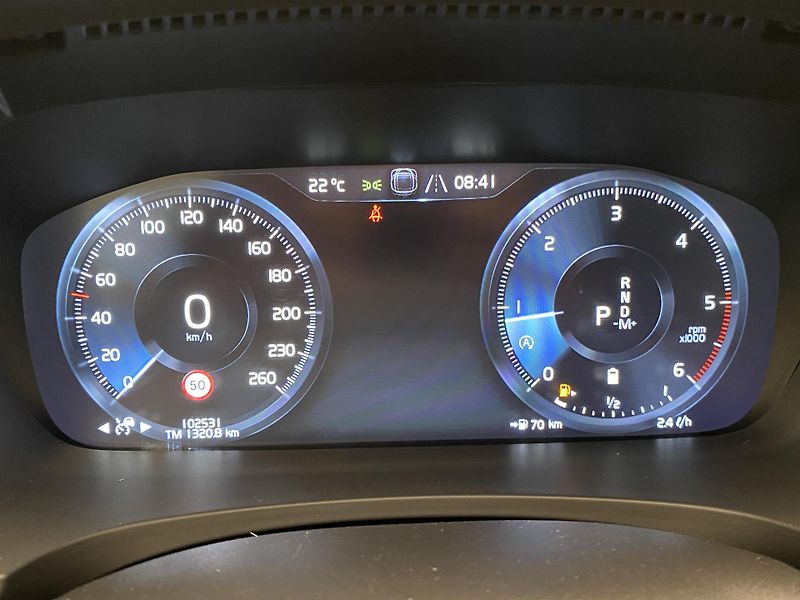 Volvo V90 CC B4 AWD MOMENTUM REZERVACE - fotka 26 z 53