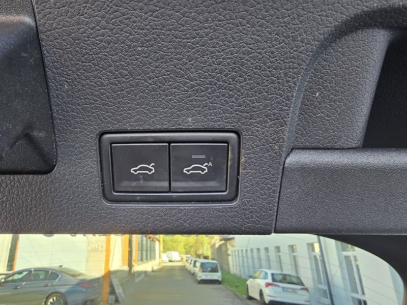 Volkswagen Arteon R-LINE 200kW KŮŽE VIRTUAL CAM - fotka 46 z 50