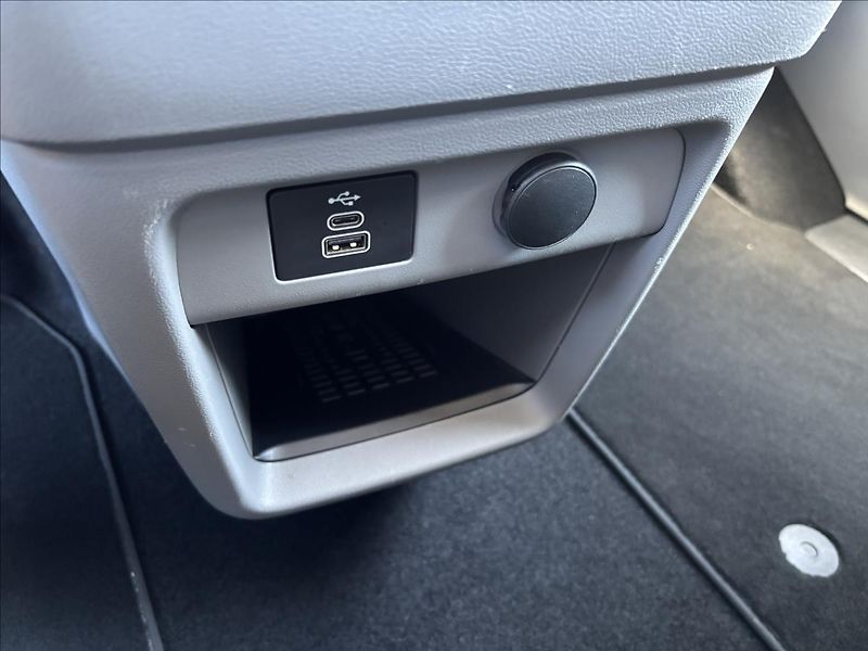 Ford Tourneo Custom 2,0 EcoBlue 125kW Active AWD - fotka 48 z 52