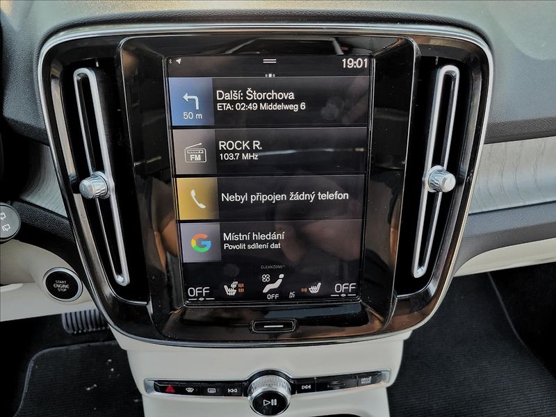Volvo XC40 zálohováno - fotka 28 z 49