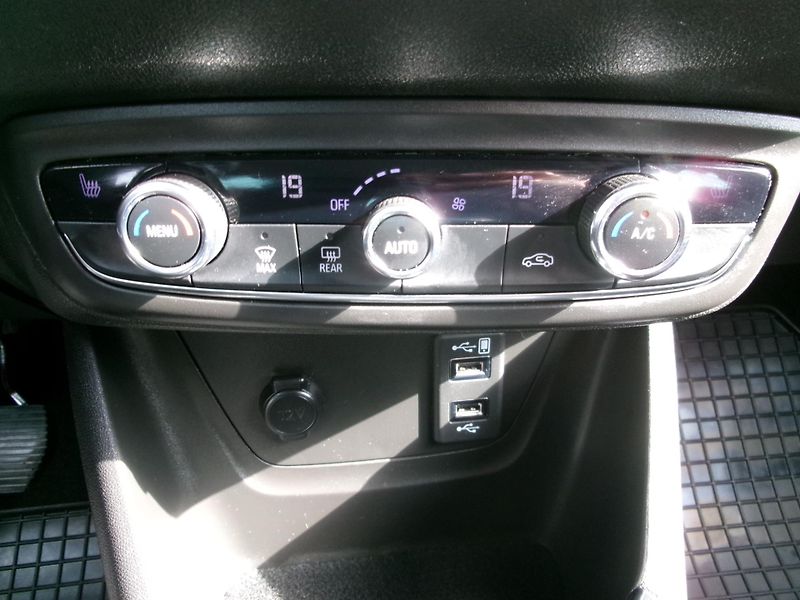 Opel Crossland (2022) 1,2PT FULLLED AC NAVI CAM - fotka 21 z 37