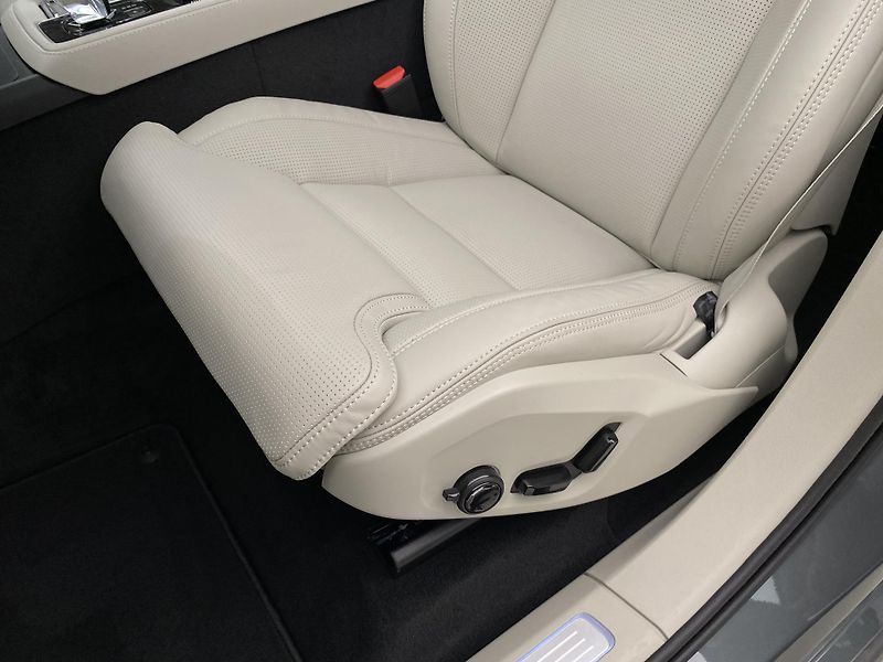 Volvo XC90 (2026) T8 AWD Plug-in BRIGHT PLUS 7m - fotka 31 z 70