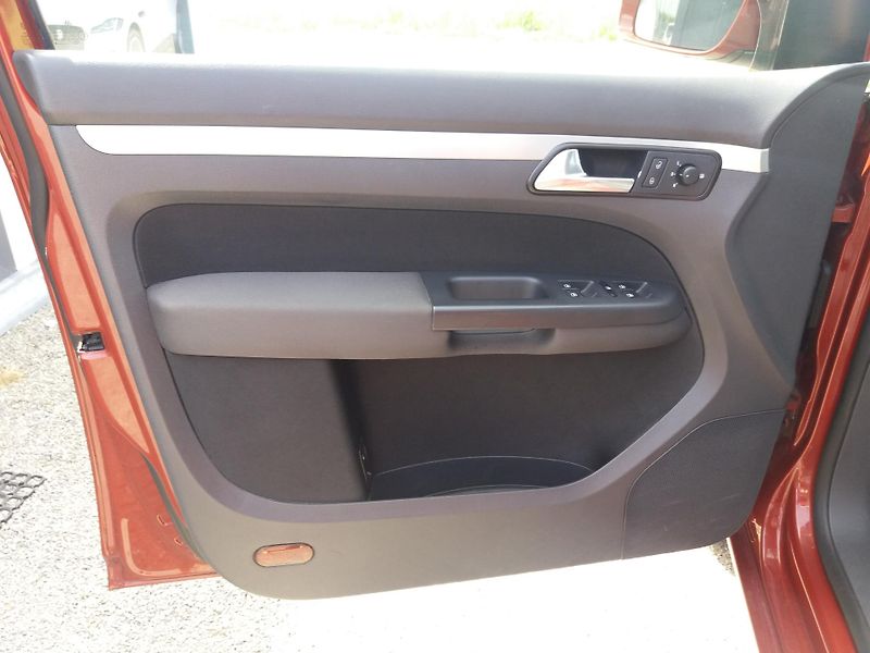 Volkswagen Touran 1.4TSi,103kW,7.MÍST,XENONY! - fotka 21 z 29