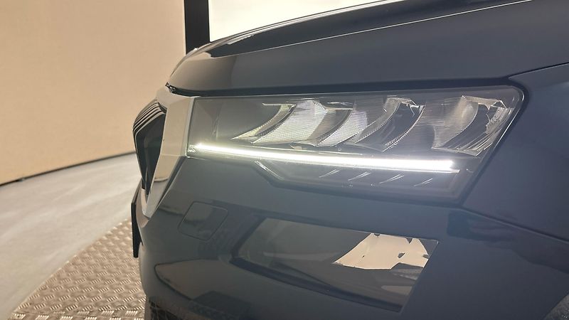 Škoda Karoq 1.5 TSI DSG Style - fotka 18 z 29