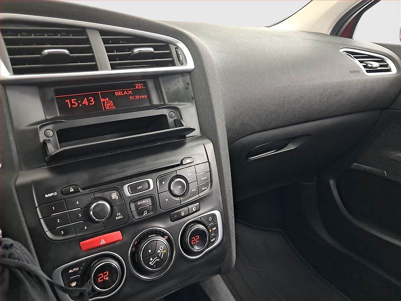 Citroën C4 (2013) 1.6 VTi, Tempomat - fotka 12 z 19