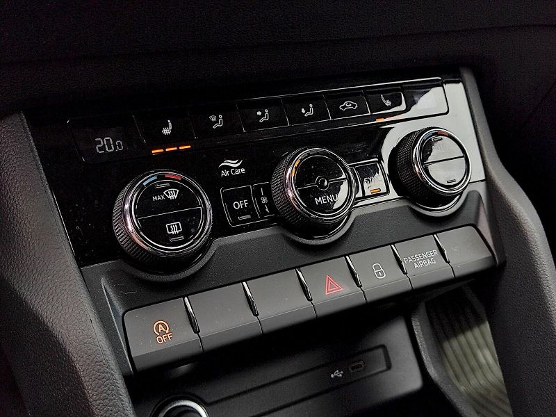 Škoda Karoq (2021) Active 1,5 Tsi - fotka 19 z 34
