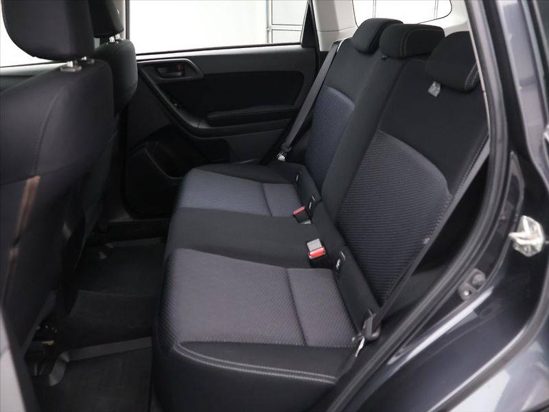 Subaru Forester 2,0 D-L 108kW CZ Sport - fotka 14 z 34
