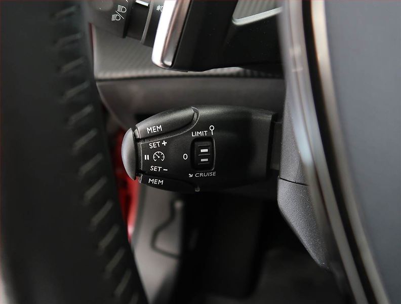 Peugeot 2008 (2022) 1.2 PureTech, Automat, ČR - fotka 21 z 25