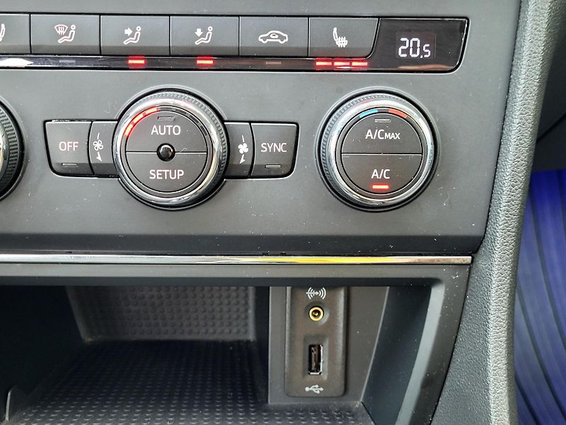 Seat Leon 2,0 TDI Style *SERV.KNÍŽKA* - fotka 38 z 45