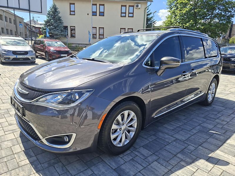 Chrysler Pacifica (2018) 3,6L,Top výbava, REZERVACE - fotka 3 z 44