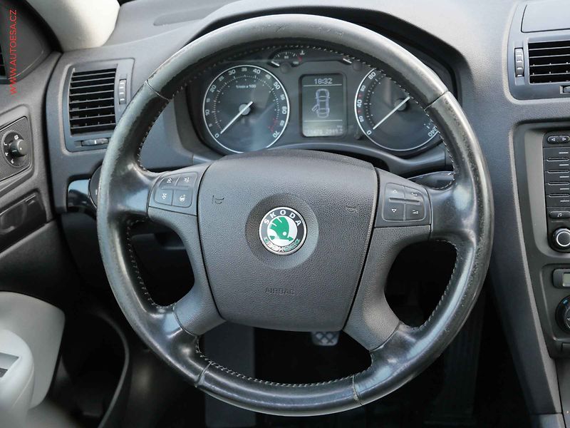 Škoda Octavia (2007) 2.0FSI, Xenon, šíbr, kůže - fotka 14 z 19