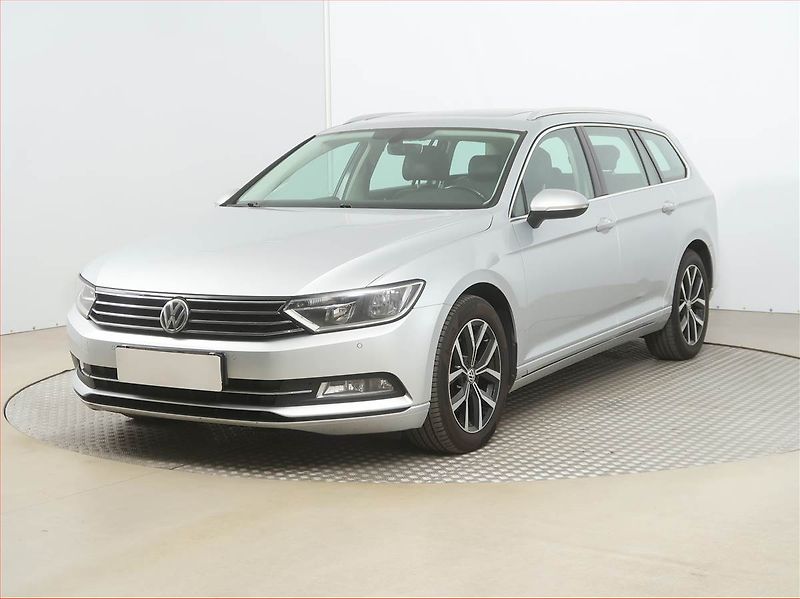 Volkswagen Passat (2014) 2.0 TDI, Navi, Tempomat - fotka 2 z 16