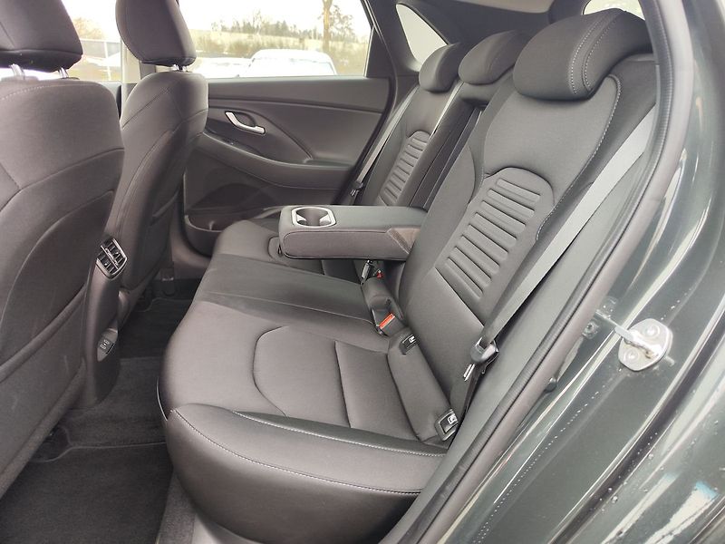 Hyundai i30 1.5 T-GDI/103kW Style DCT - fotka 11 z 33