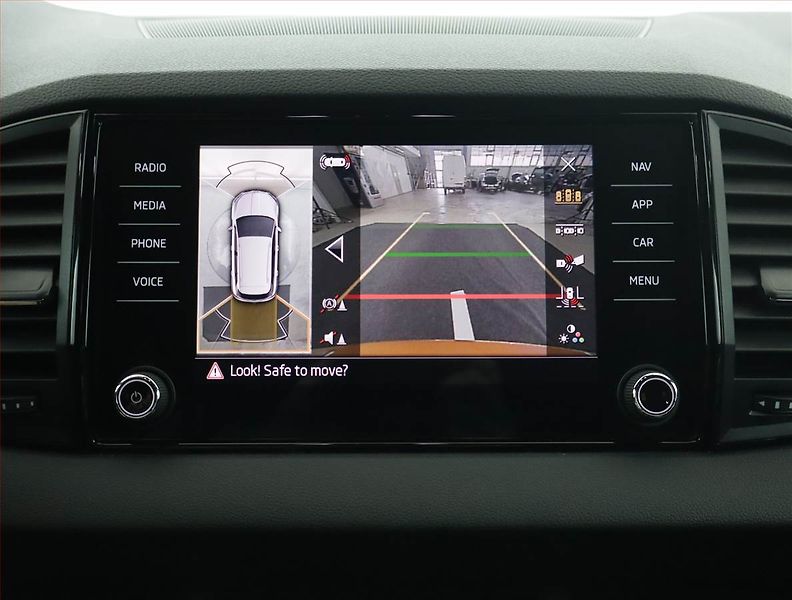 Škoda Karoq (2024) Sportline 1.5 TSI - fotka 15 z 17
