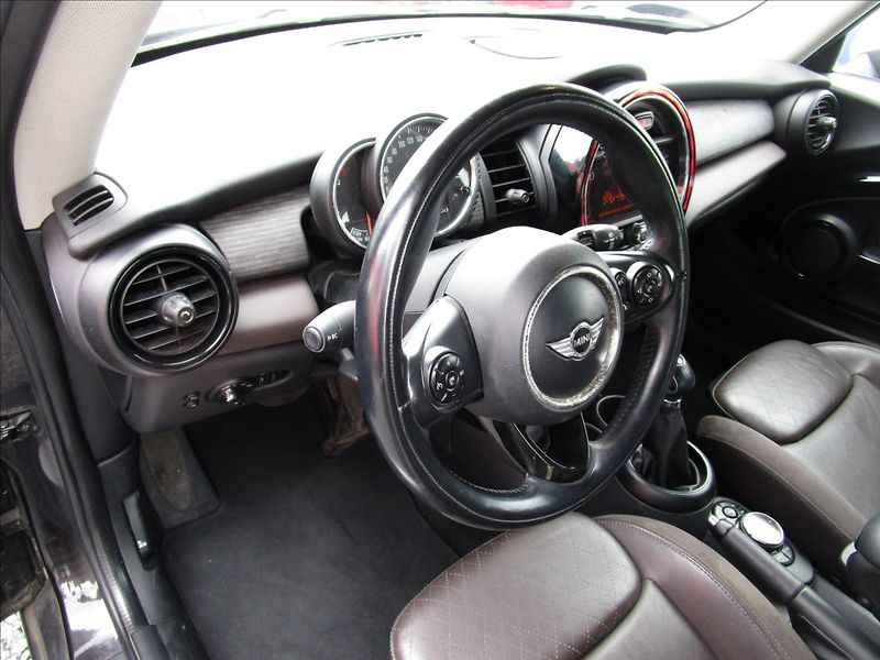 Mini Cooper 1.5D, automat, kůže - fotka 12 z 38