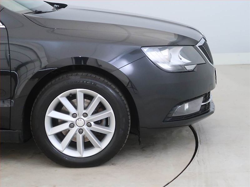 Škoda Superb (2013) Ambition 1.6 TDI, Serv.kniha - fotka 15 z 18