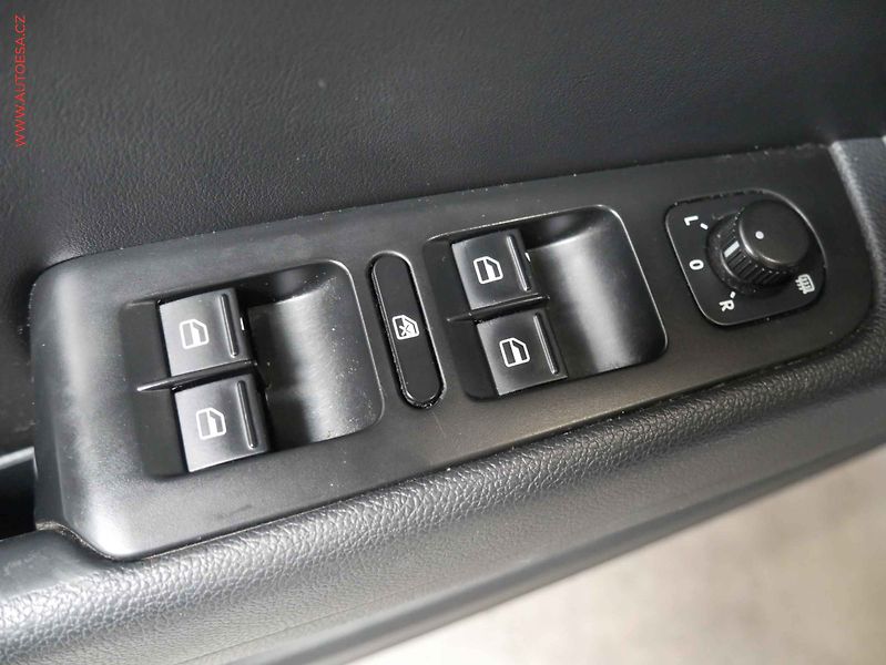 Škoda Superb (2011) 2.0 TDi, 1.maj, DSG, navi - fotka 21 z 23
