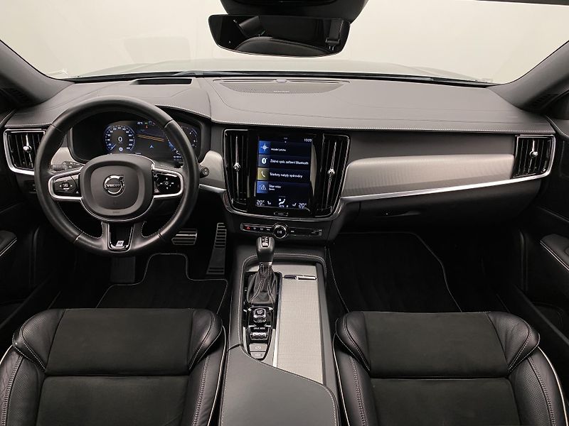 Volvo V90 D4 R-DESIGN AUT REZERVACE - fotka 2 z 47