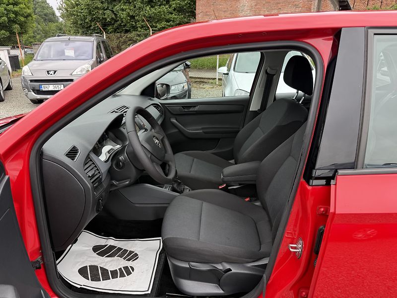 Škoda Fabia 1.0 MPI Cool Plus - fotka 8 z 13