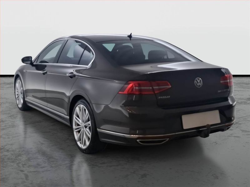 Volkswagen Passat (2016) R-Line 2.0 BiTDI, 4X4 - fotka 4 z 17