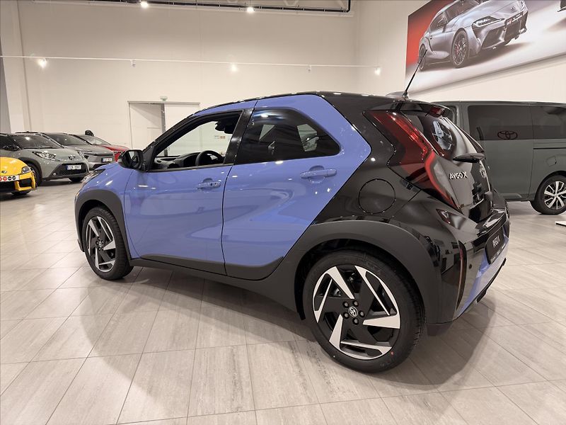 Toyota Aygo 1,5 Hybrid (116k)  Executive - fotka 3 z 10