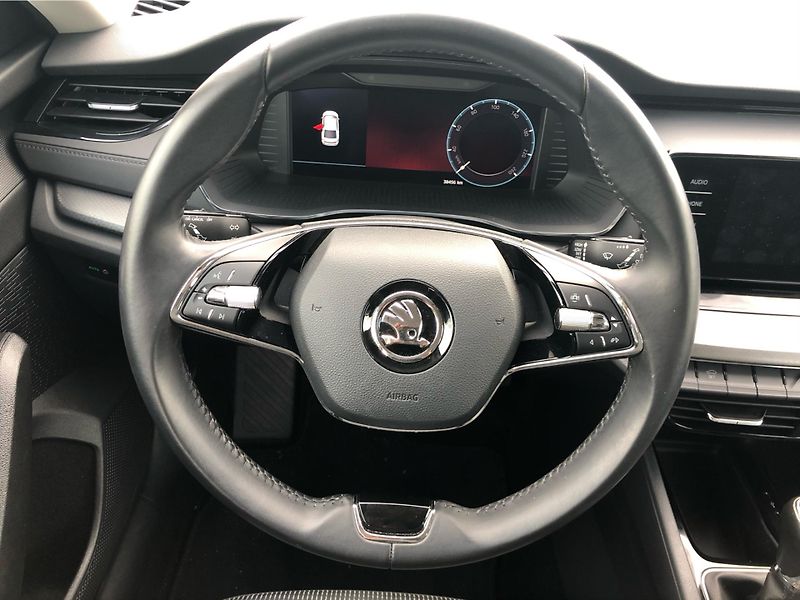 Škoda Octavia 2.0 TDi AMBITION - fotka 17 z 28