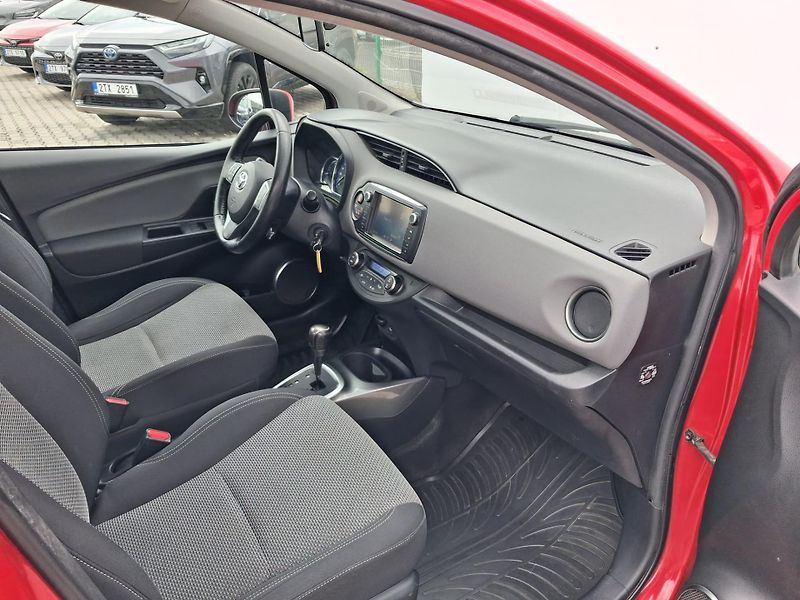 Toyota Yaris 1.5 HSD Trend - fotka 19 z 23