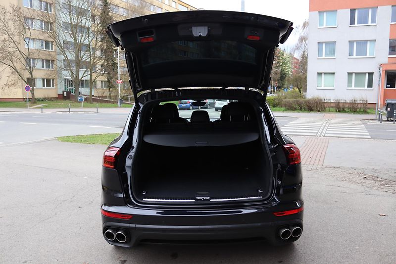 Porsche Cayenne S DIESEL 4.2 V8 283kW 4X4 DPH - fotka 43 z 50