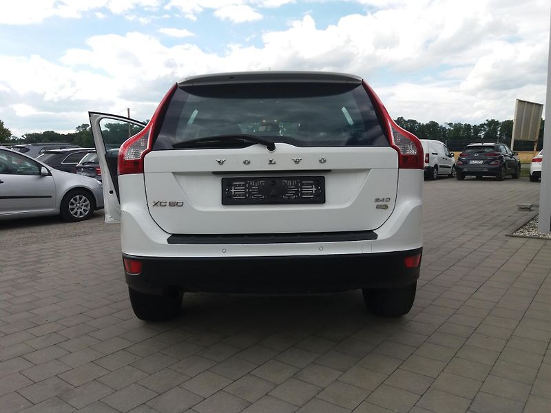 Volvo XC60 2.4D,129kW,KŮŽE ,SERVI.KNÍŽKA! - fotka 7 z 24