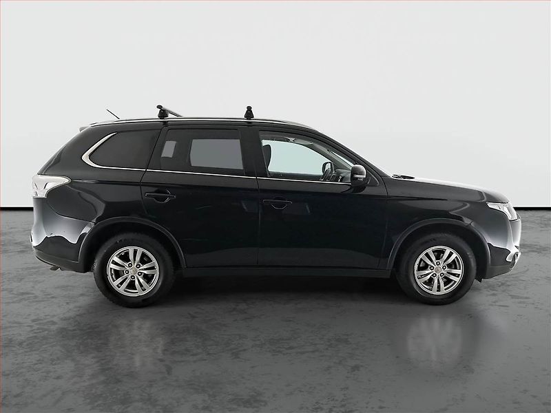 Mitsubishi Outlander (2014) Intense 2.2 DI-D, 4X4 - fotka 6 z 14