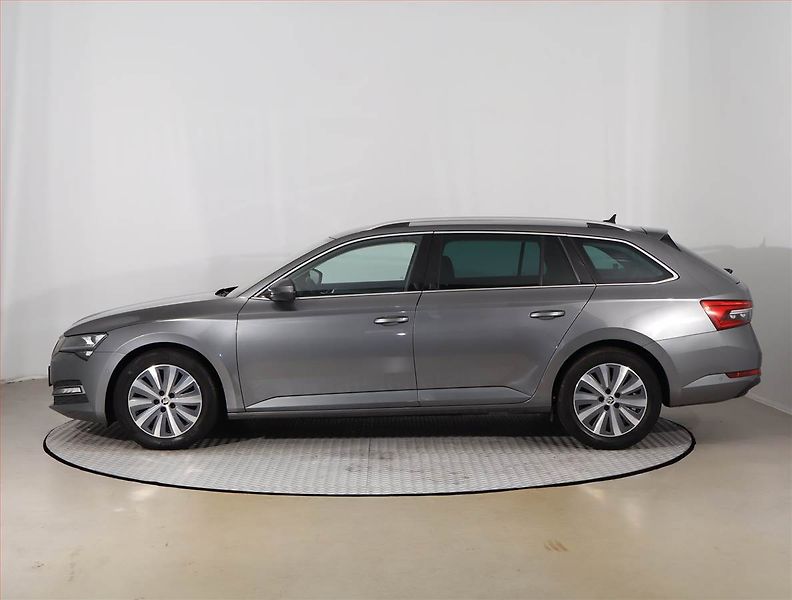 Škoda Superb (2022) 2.0 TDI - fotka 3 z 29