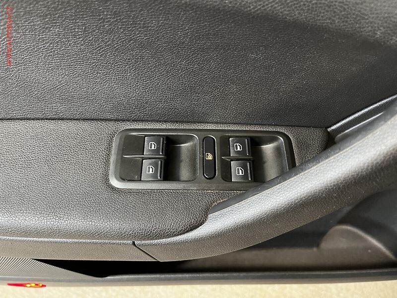 Peugeot 5008 (2010) 1.6i, 1.maj, AAC, tempo - fotka 12 z 16