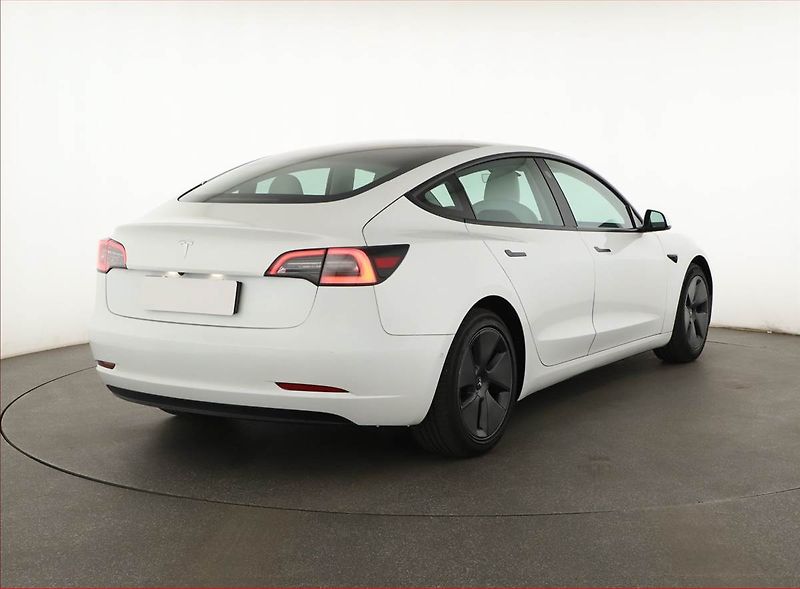 Tesla Model 3 (2021) Long Range 4WD 82kWh, SoH 82% - fotka 5 z 25