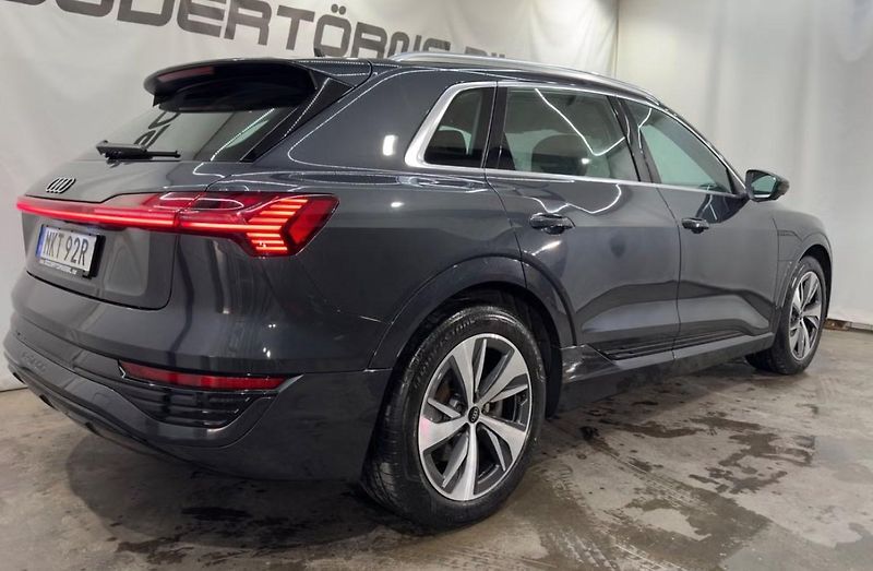 Audi Q8 e-tron 50 Q SoH 95% 360Kam Vzduch LED - fotka 6 z 26