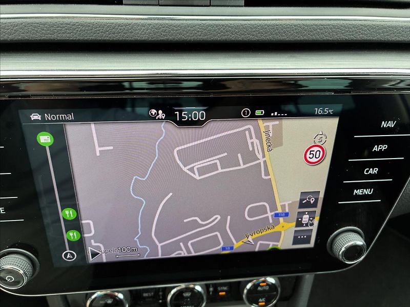 Škoda Superb 2,0 STYLE 4X4 TAŽNÉ,KAMERA - fotka 23 z 31