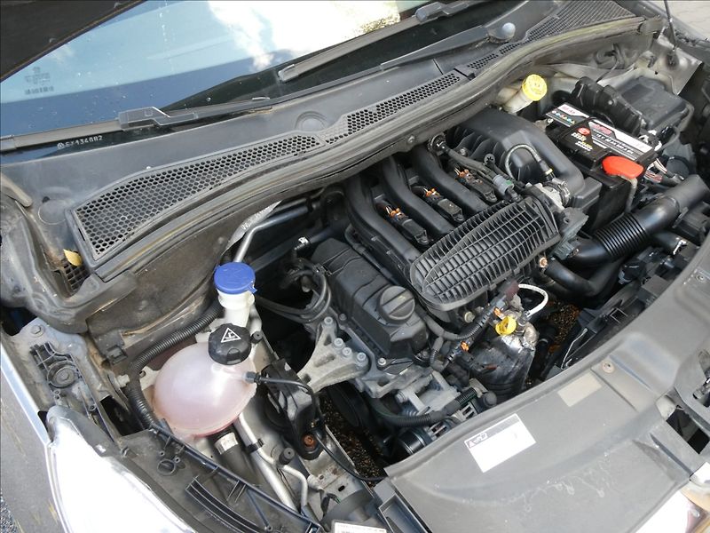 Peugeot 2008 1,2 PureTech 60kW - fotka 36 z 38