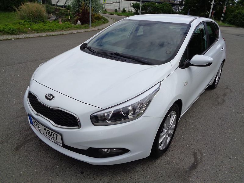 Kia Ceed (2015) 1.4  CVVT,KOUPENO ČR,1.MAJITEL - fotka 1 z 12