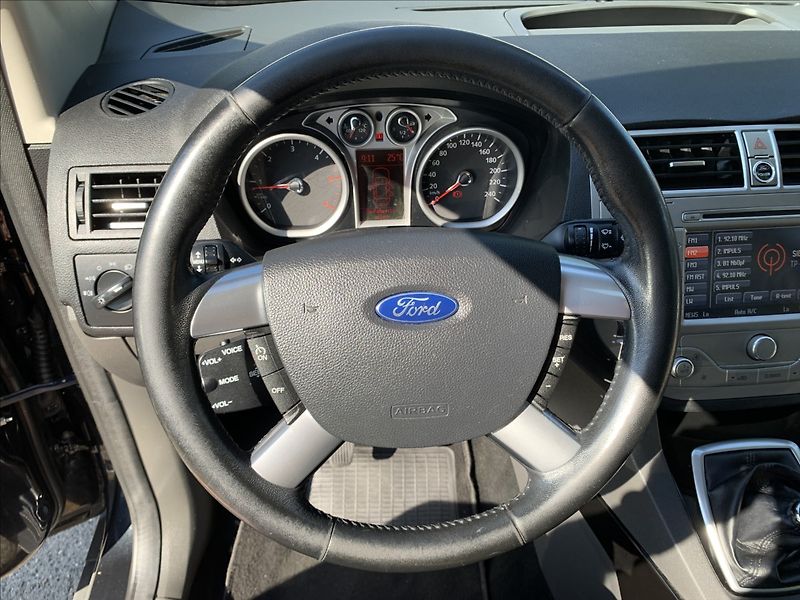 Ford Kuga 2,0 TDCI 4x4 - fotka 10 z 21
