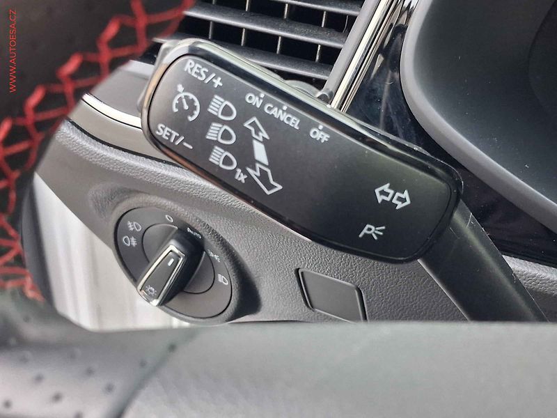 Seat Leon (2017) 1.8 TSi, FR, LED, +ALU, panor - fotka 13 z 18