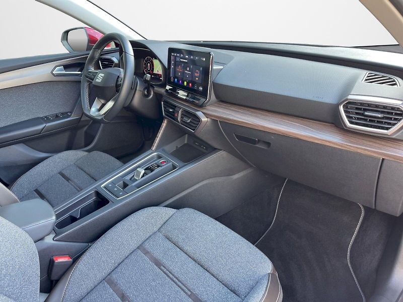 Seat Leon (2024) 1.5 eTSI 110 kW DSG Xcellence - fotka 21 z 34